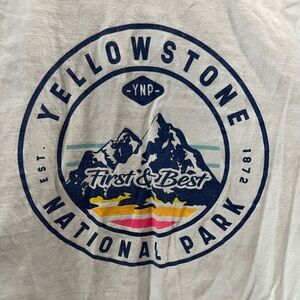 Yellowstone National Park Graphic Tee - White size small